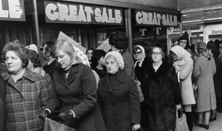 Shoppers line up for a sale at C&amp;A's department store in London,&nbsp; 1972,&nbsp;Getty Images